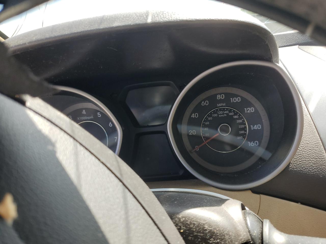 2011 Hyundai Elantra - Image 9