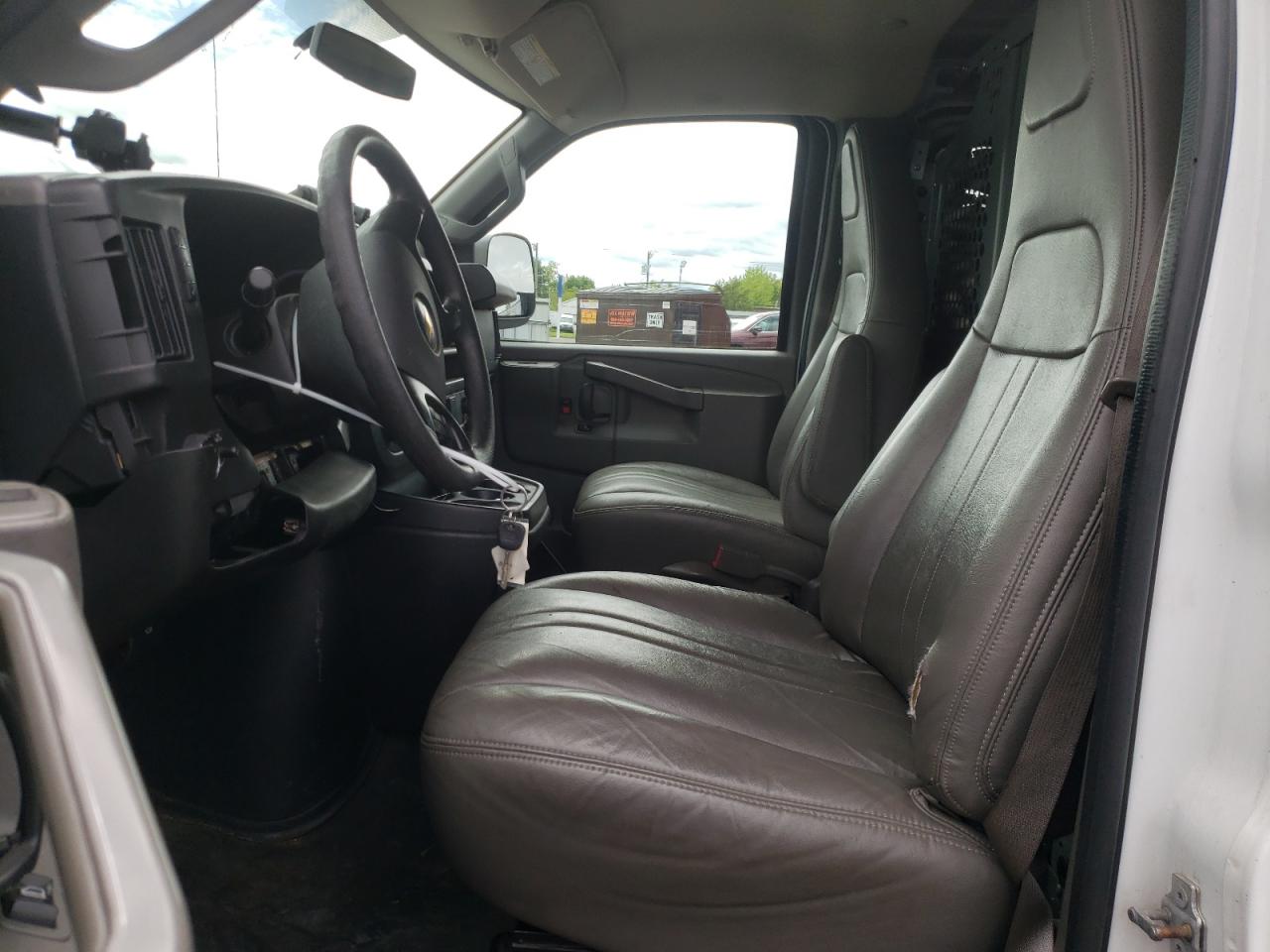 1GCWGAFFXG1242418 2016 Chevrolet Express G2500