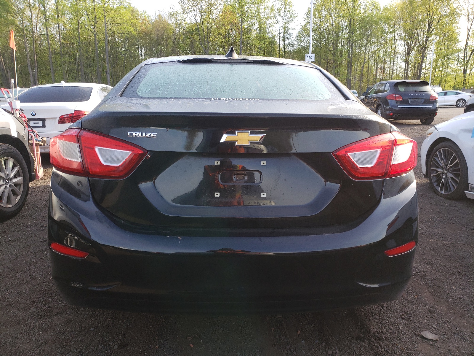 2018 Chevrolet Cruze Ls vin: 1G1BC5SM2J7225714