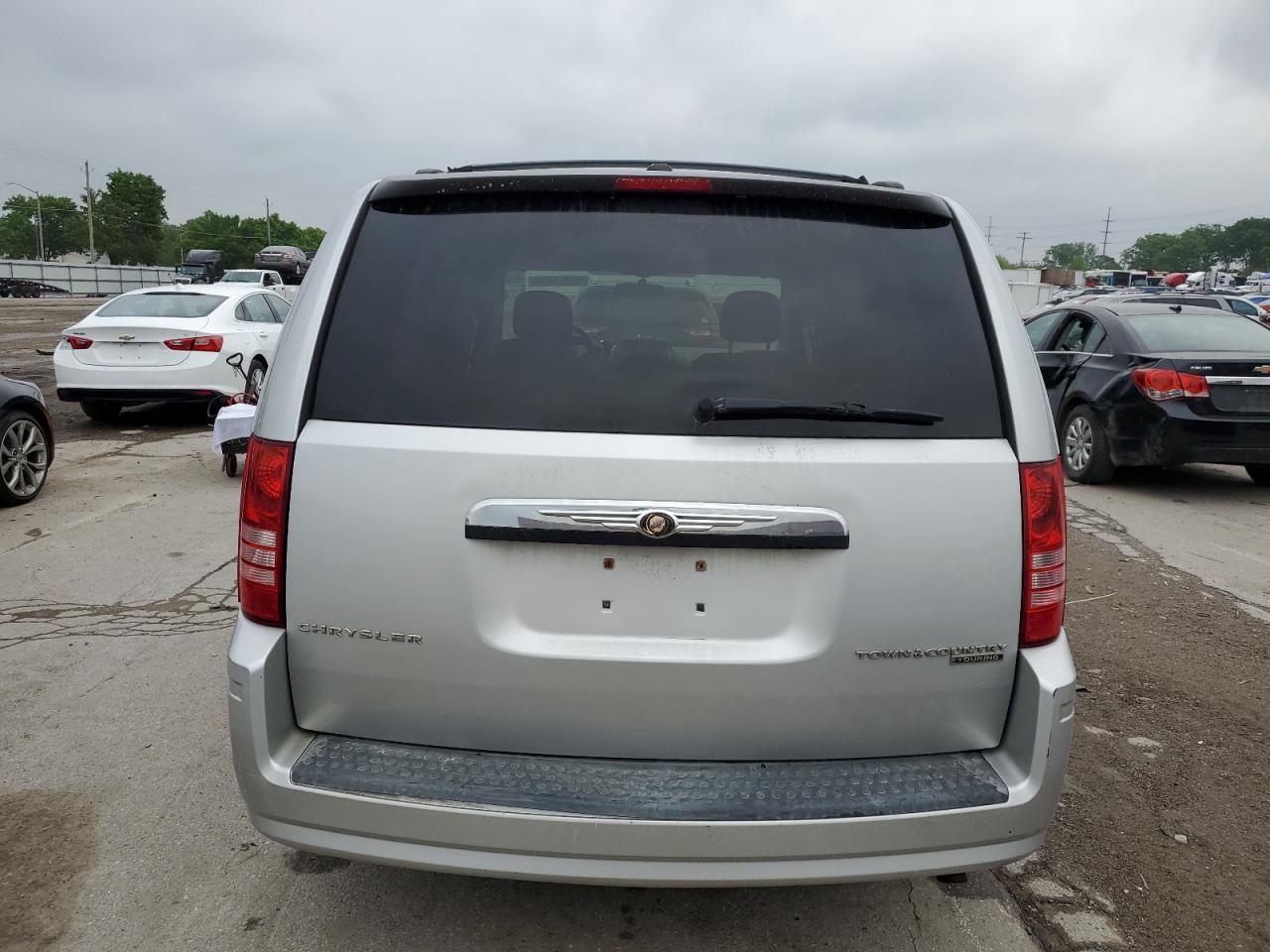 2A4RR5D16AR423065 2010 Chrysler Town & Country Touring