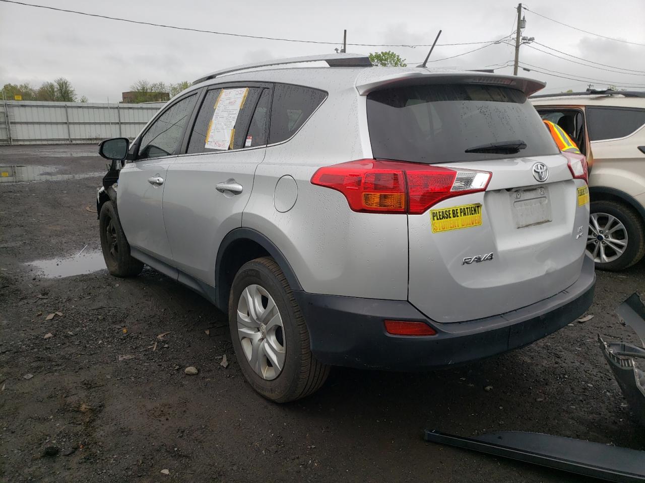 JTMBFREV4FD137332 2015 TOYOTA RAV 4 - Image 2