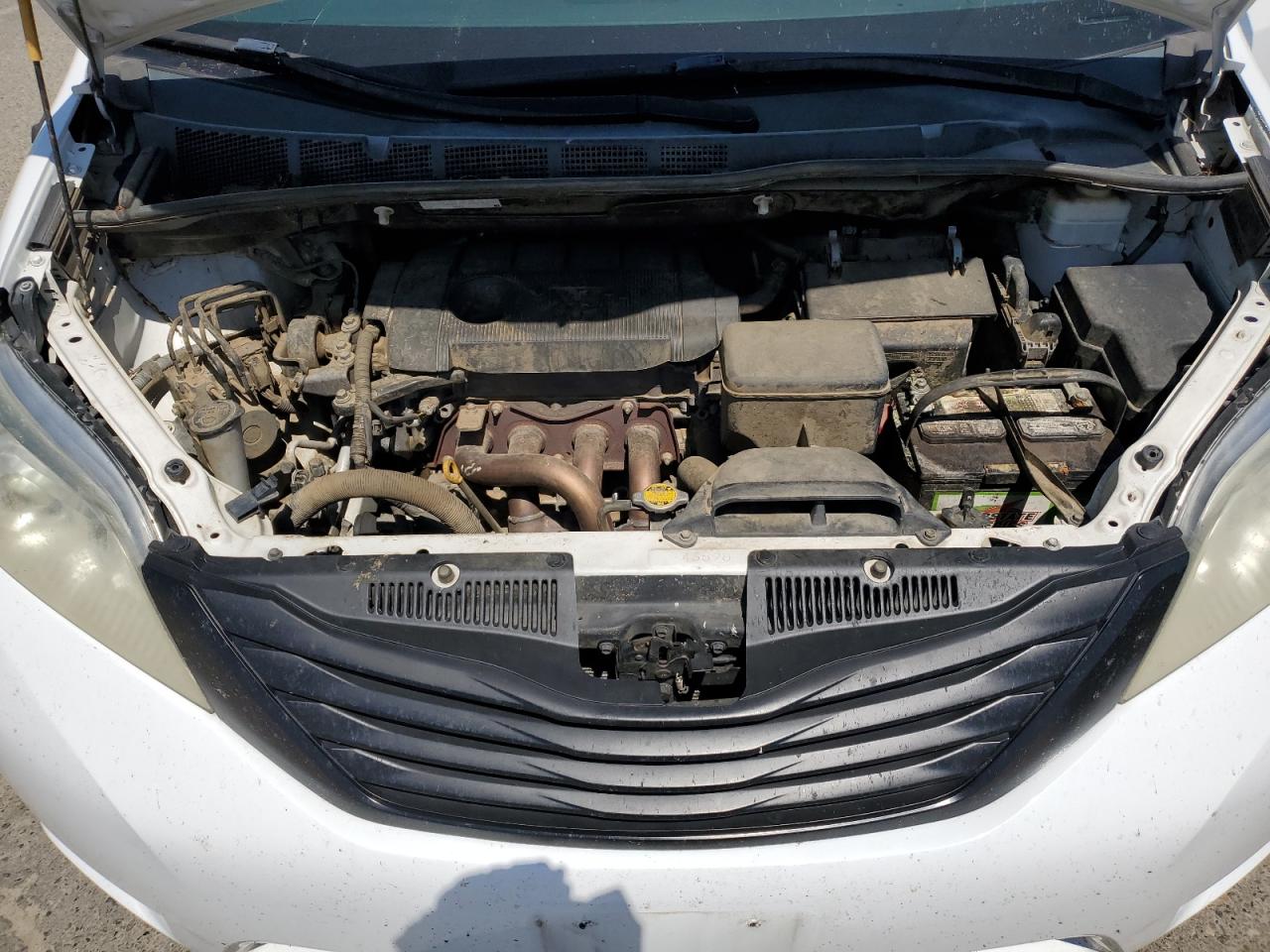 5TDKA3DC6CS010979 2012 Toyota Sienna Base