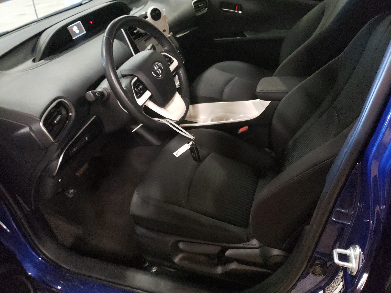 JTDKARFUXG3526410 2016 Toyota Prius