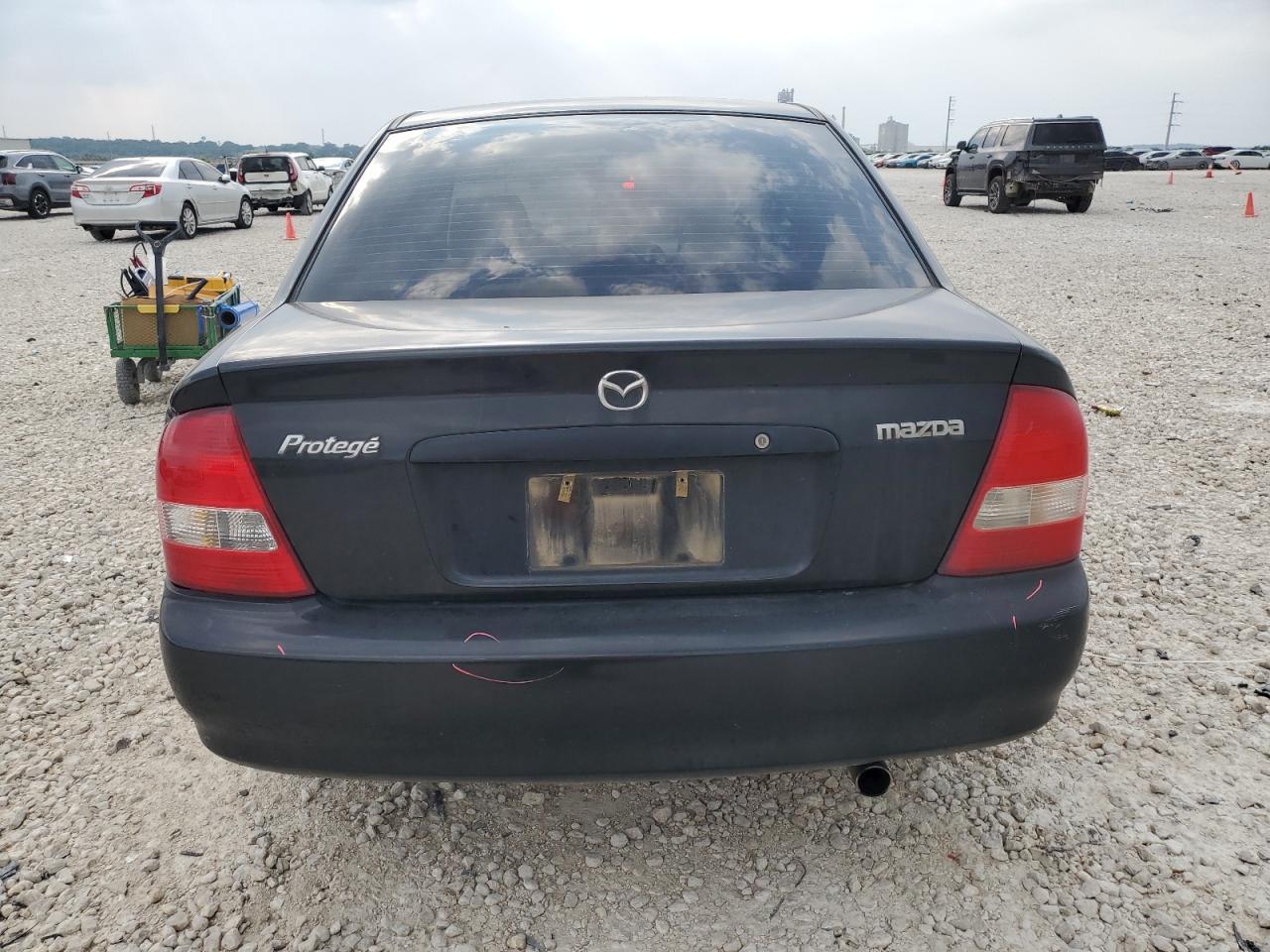 2002 Mazda Protege Dx VIN: JM1BJ225621562203 Lot: 56867074