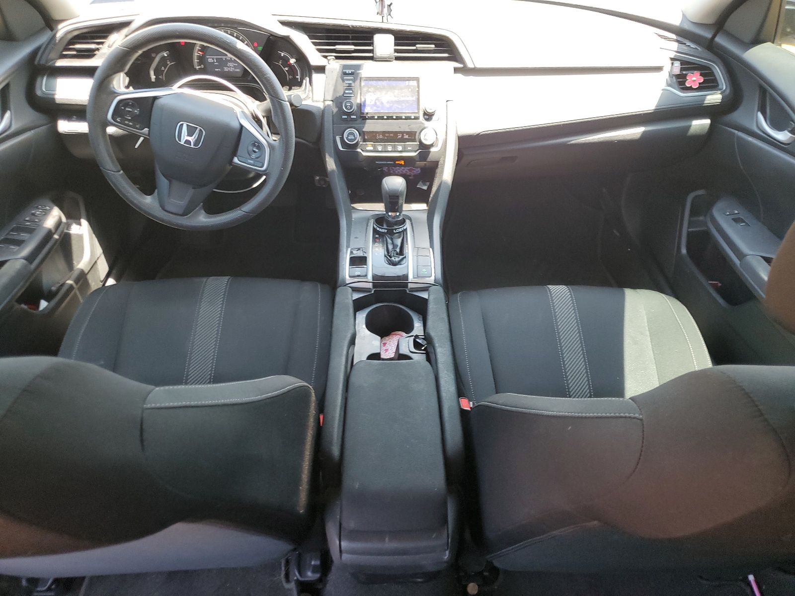 2HGFC2F52JH577059 2018 Honda Civic Lx