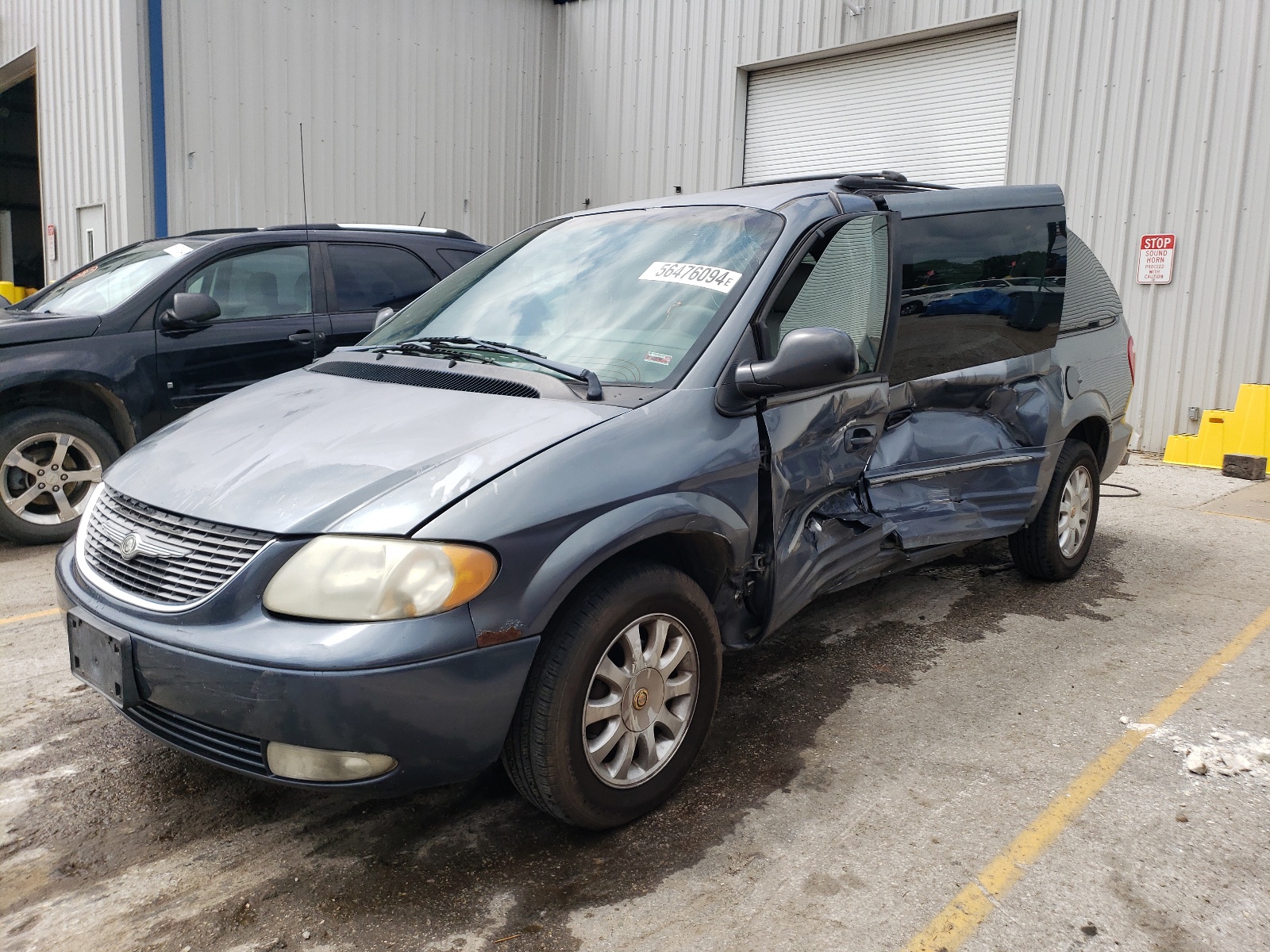 2C4GP54L11R314985 2001 Chrysler Town & Country Lxi