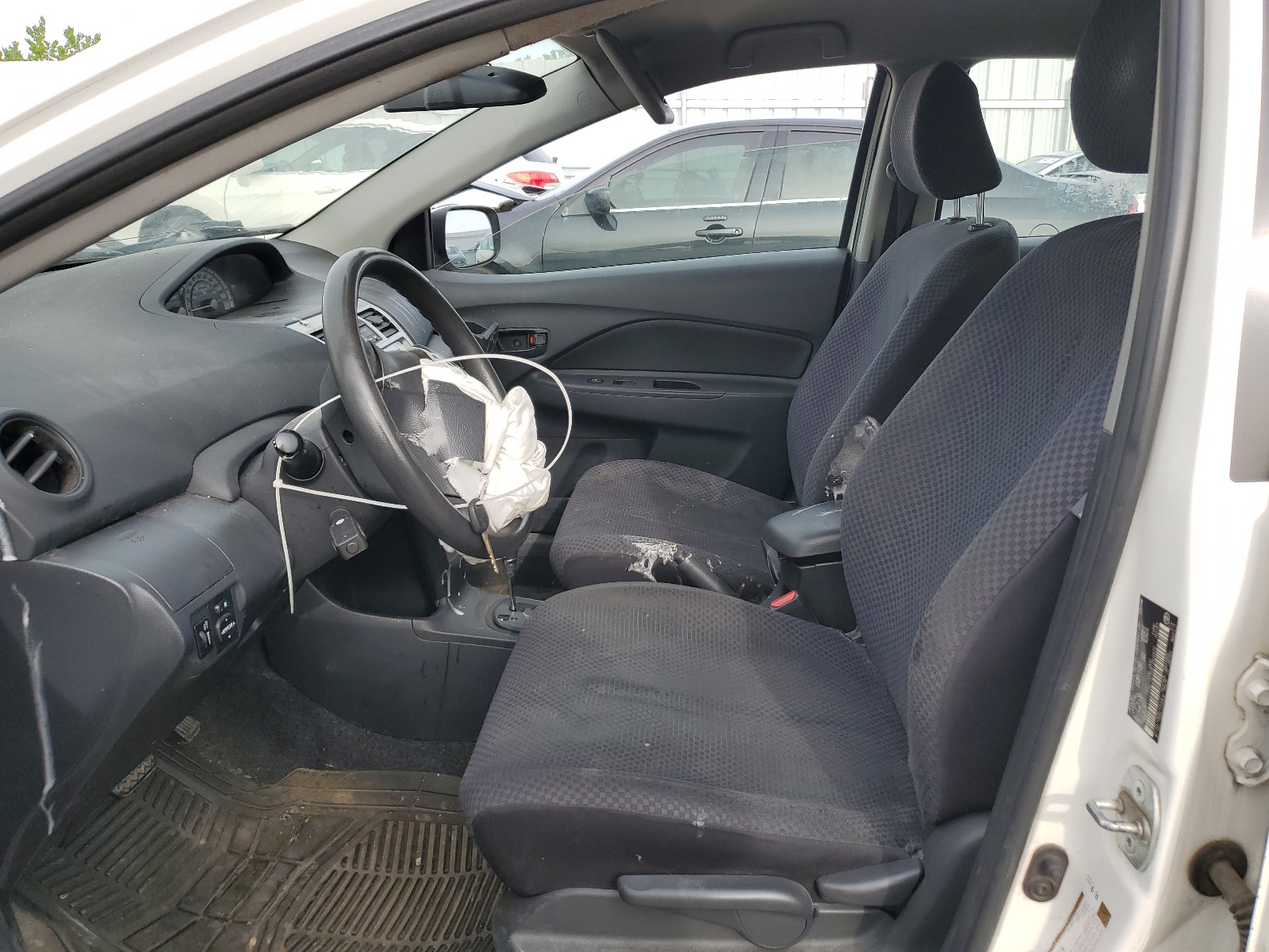 JTDBT903581262472 2008 Toyota Yaris