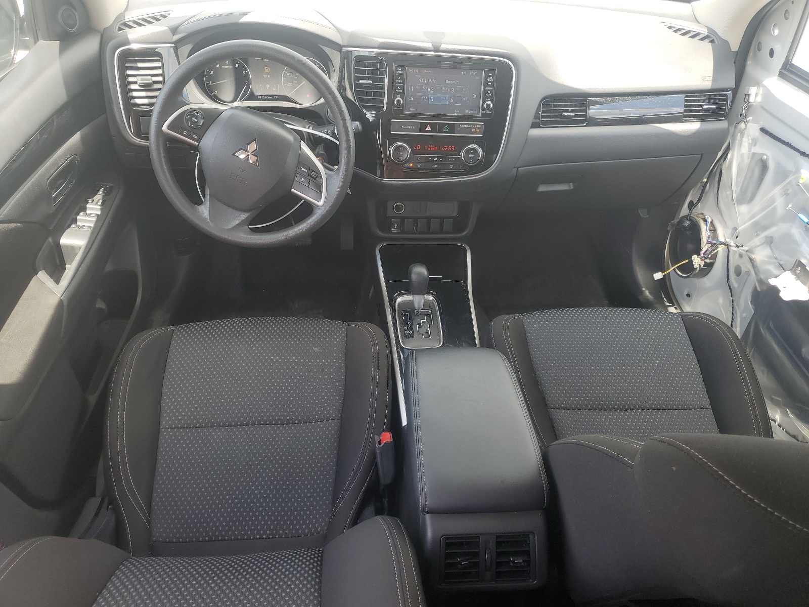 JA4AZ3A35KZ047506 2019 Mitsubishi Outlander Se