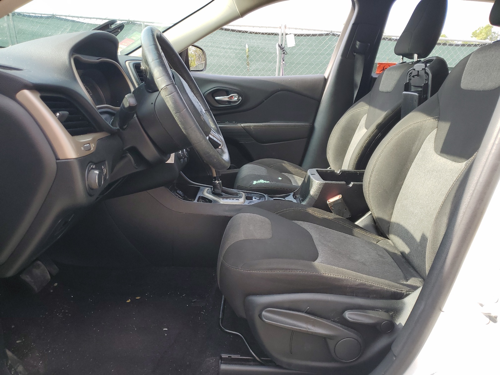 1C4PJLAB1HW540916 2017 Jeep Cherokee Sport