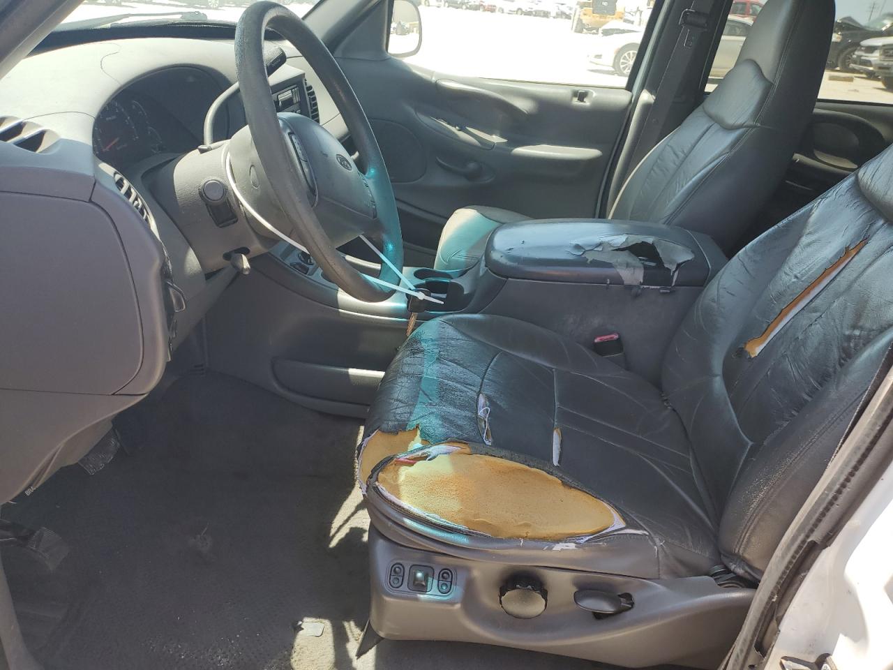 2000 Ford Expedition Xlt VIN: 1FMRU15LXYLB00522 Lot: 54411354