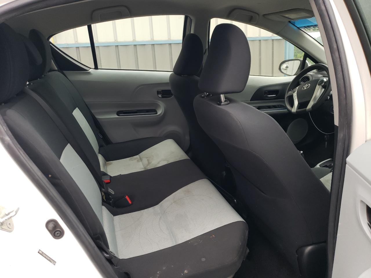 2012 Toyota Prius - Image 10