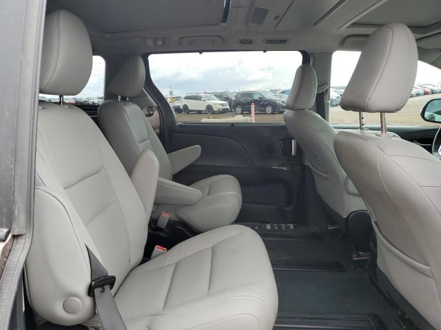 2020 TOYOTA SIENNA XLE