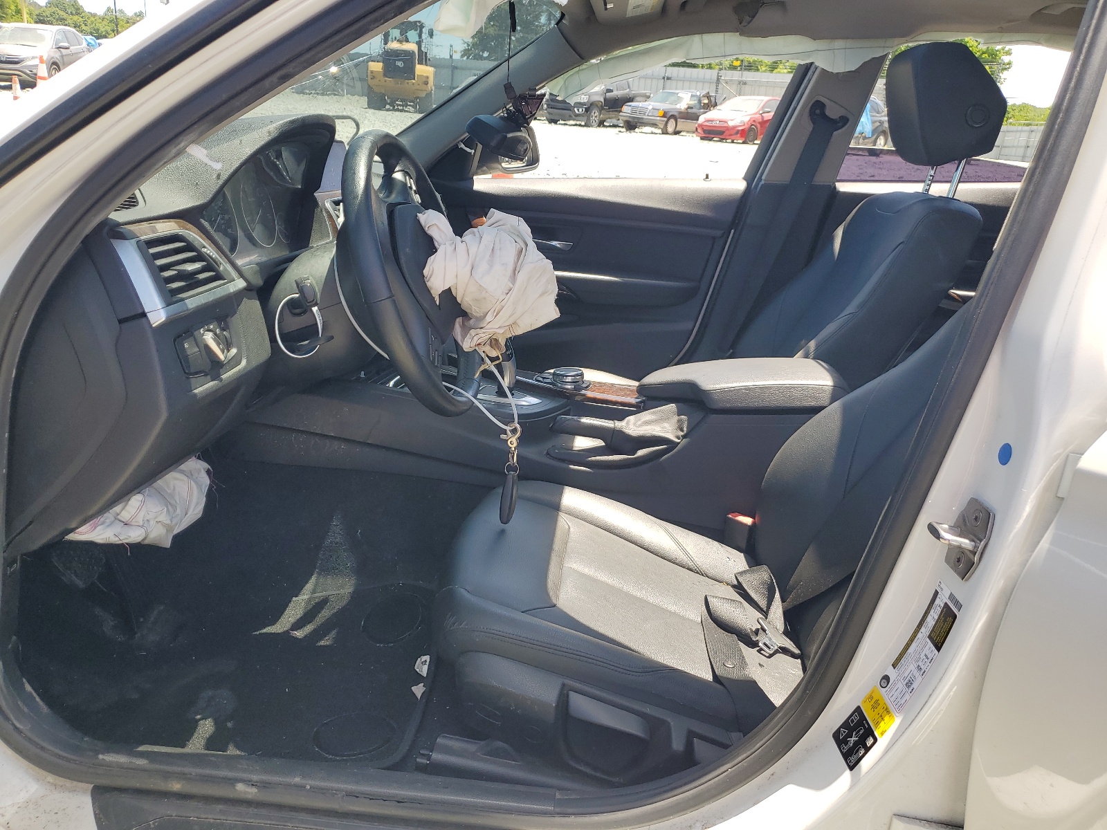 WBA8E5G52GNU20484 2016 BMW 320 Xi