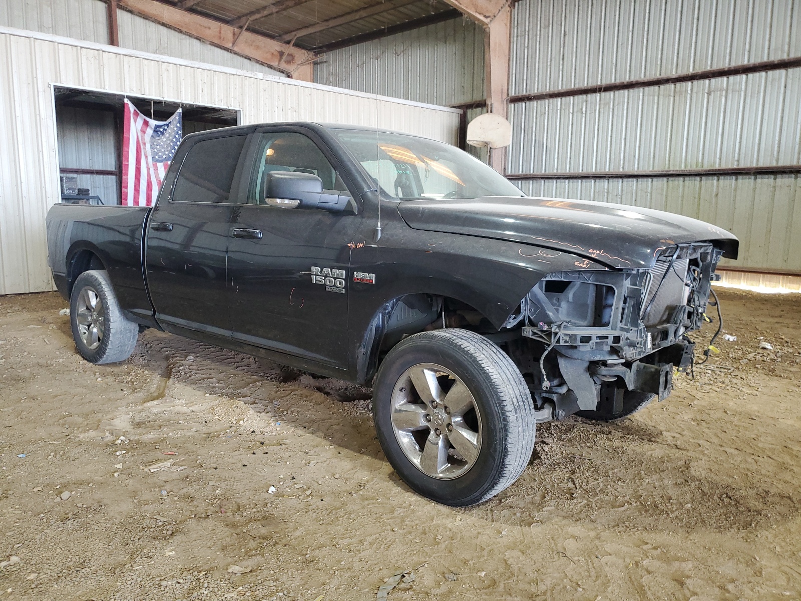 1C6RR7TT4KS587717 2019 Ram 1500 Classic Slt