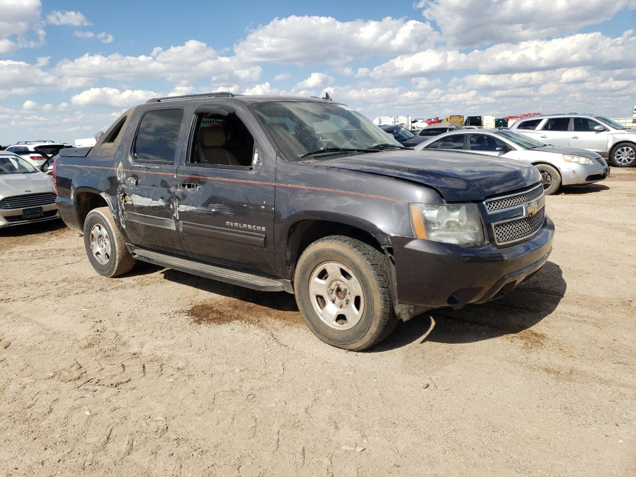2011 Chevrolet Avalanche - Image 4