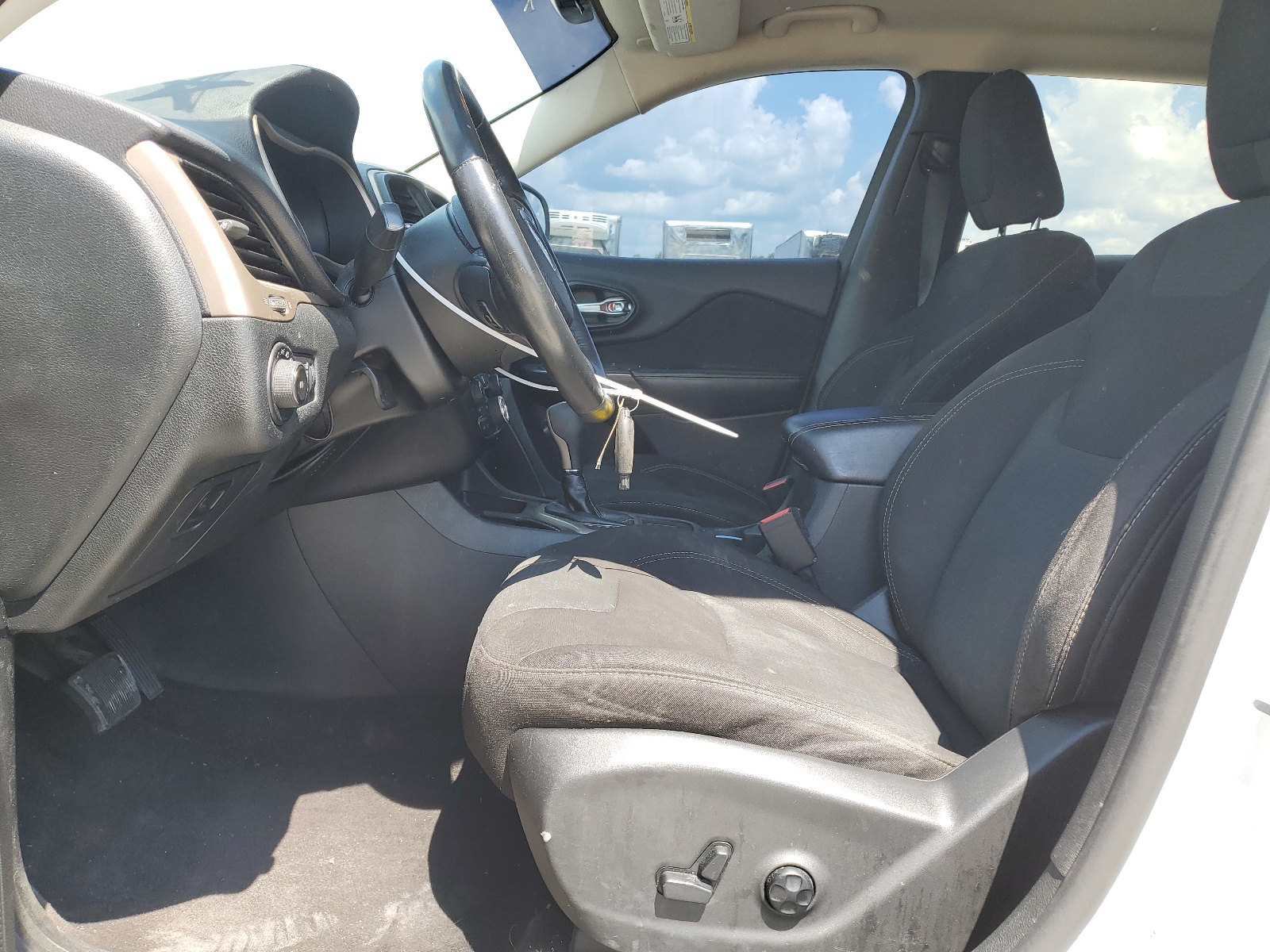 1C4PJMCS8GW267880 2016 Jeep Cherokee Latitude