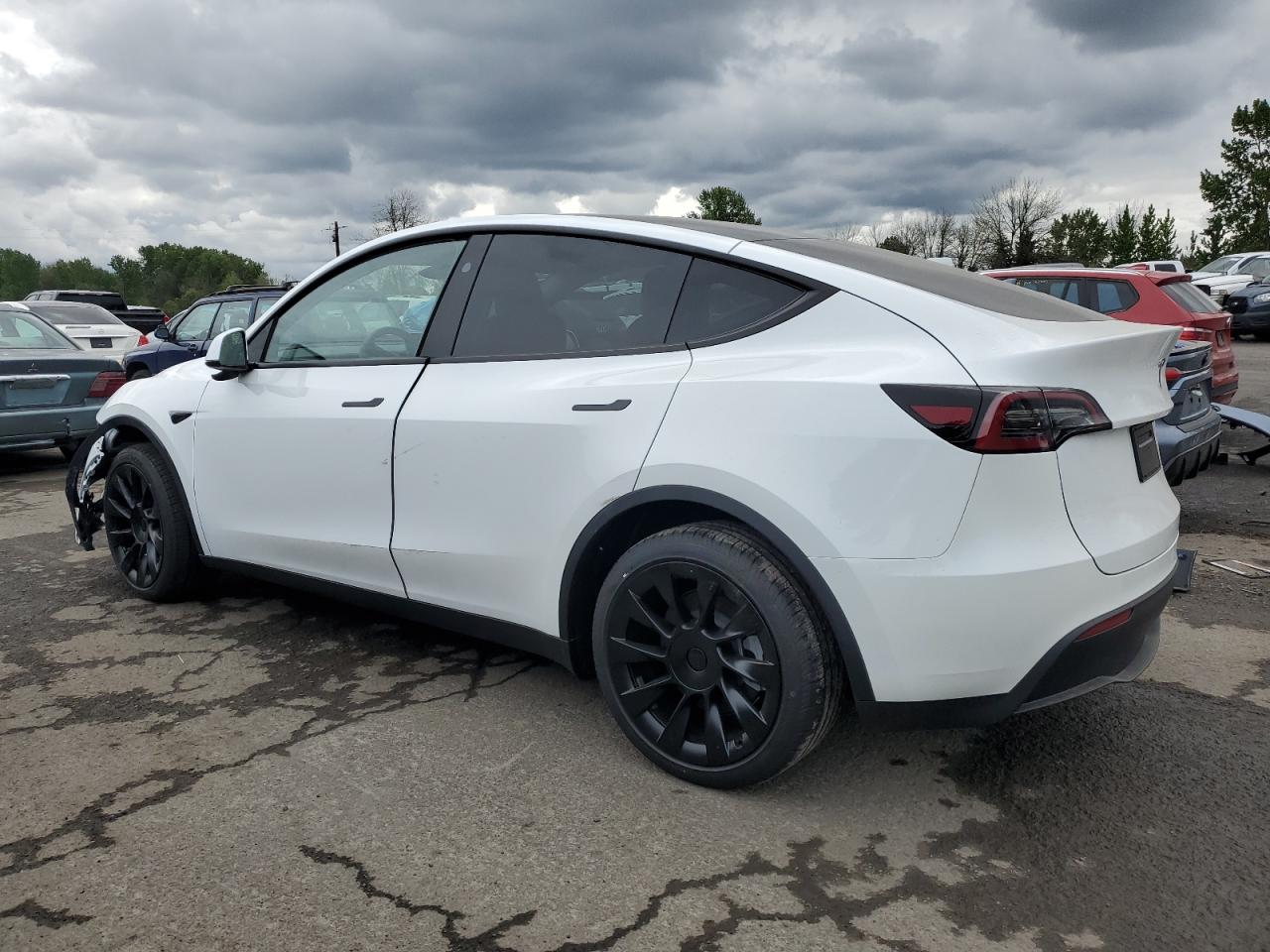 7SAYGAEE6RF985642 2024 TESLA MODEL Y - Image 2