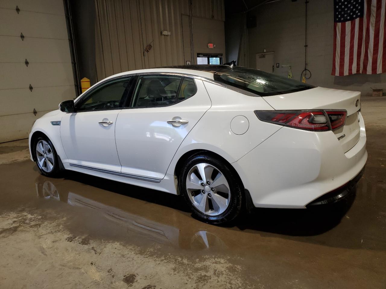 KNAGN4AD5G5098879 2016 KIA OPTIMA - Image 2