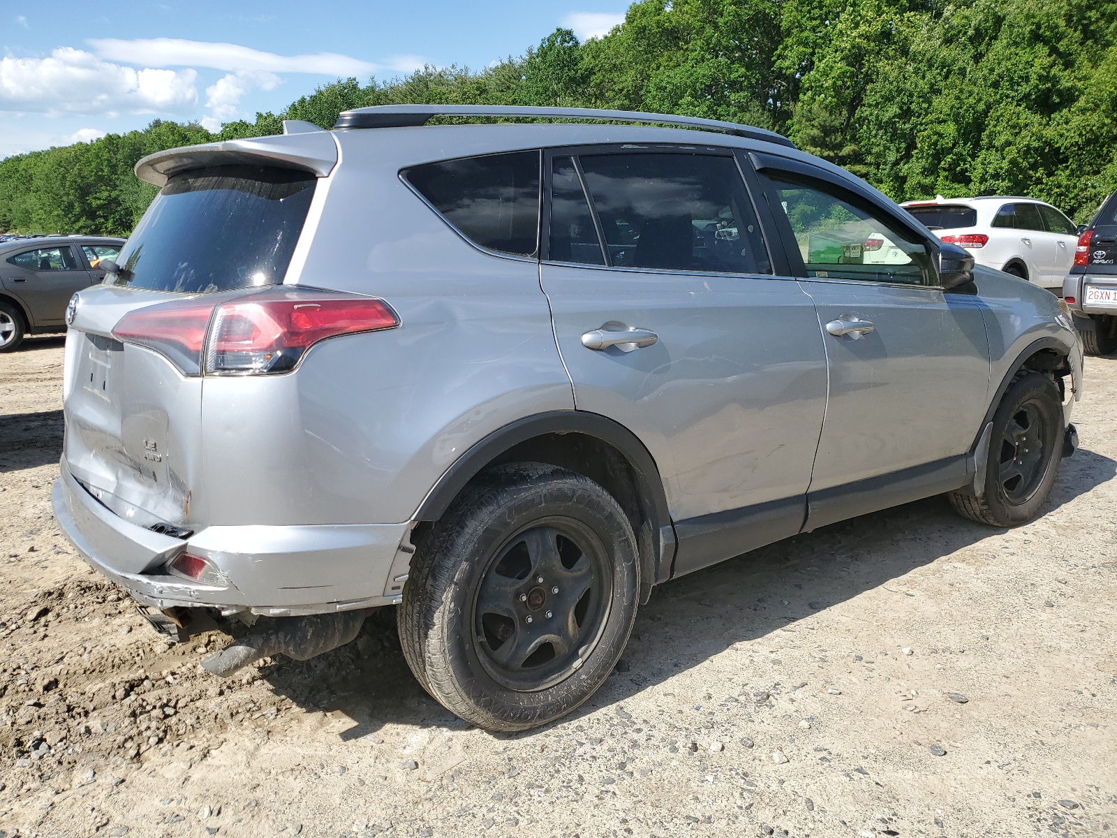 2018 Toyota Rav4 Le vin: JTMBFREV7JD254167