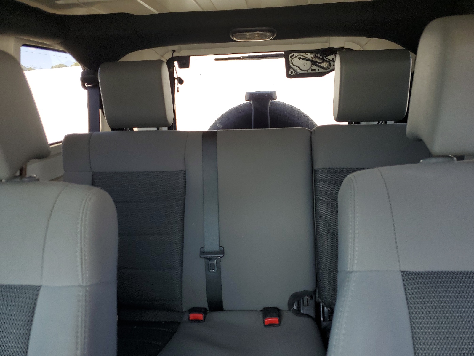 1J4BA5H19AL136637 2010 Jeep Wrangler Unlimited Sahara