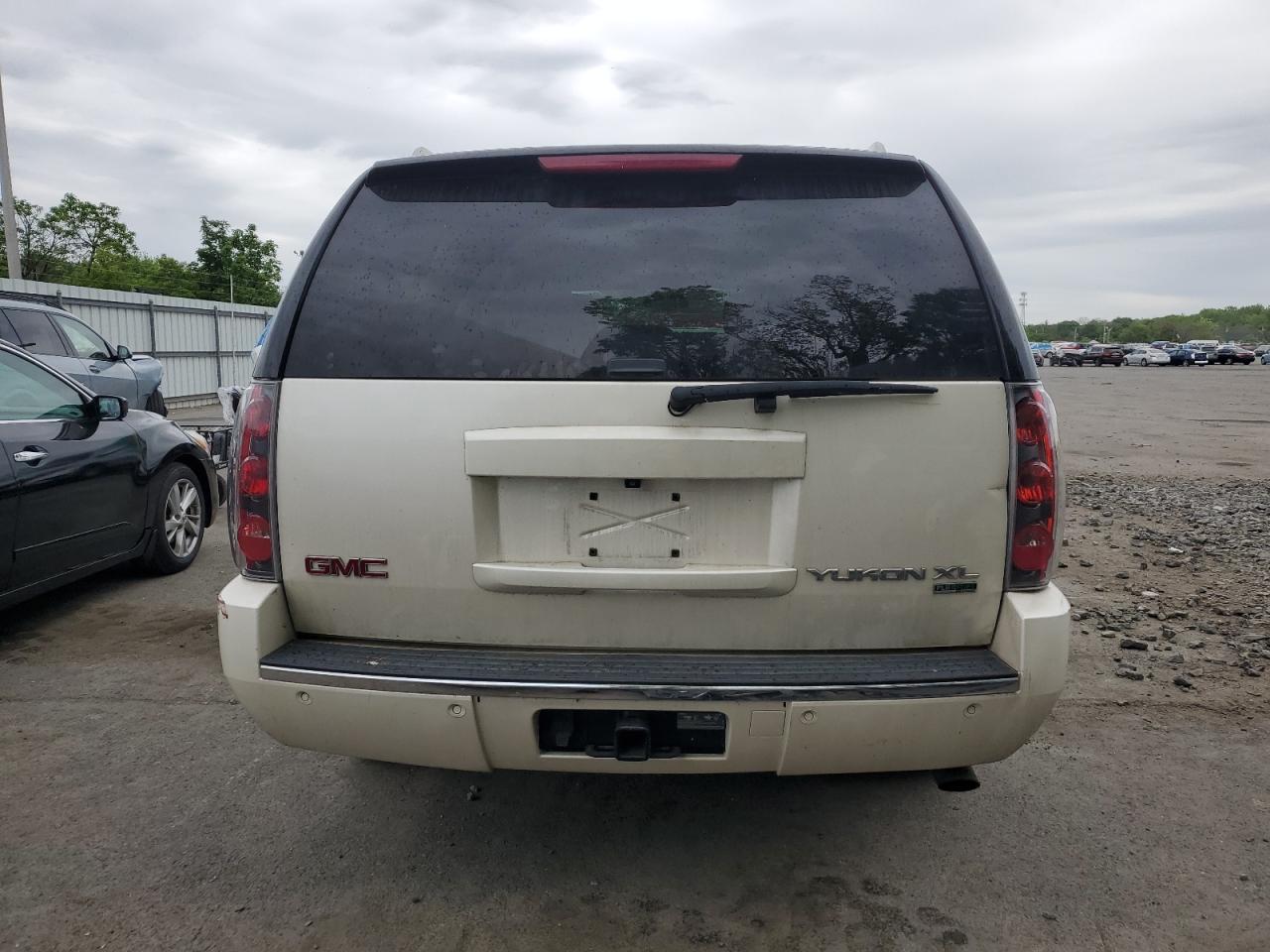 1GKS2MEF5CR120615 2012 GMC Yukon Xl Denali