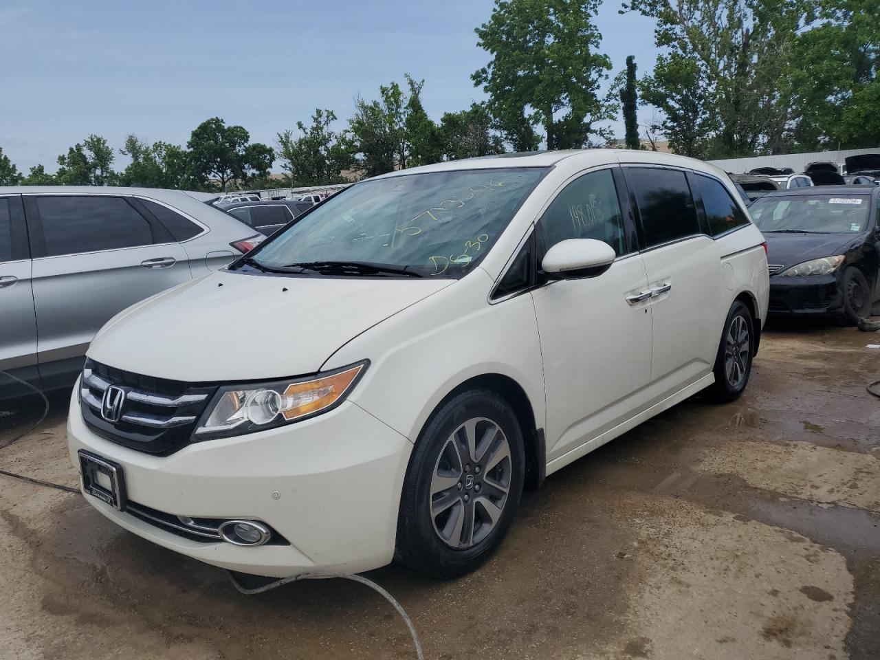 2015 Honda Odyssey Touring на продаже в Bridgeton, MO - Rear End