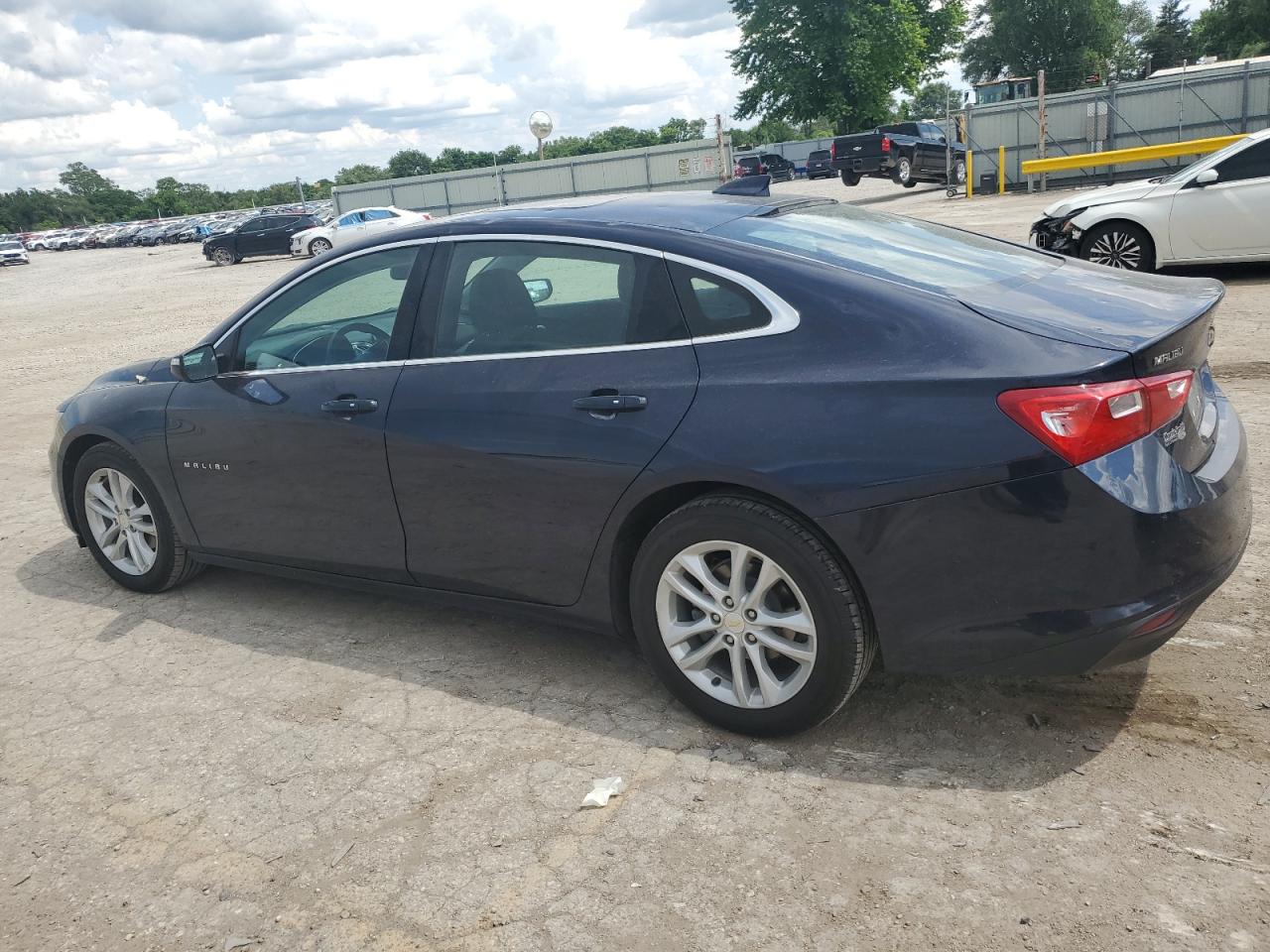 1G1ZD5ST3JF144410 2018 CHEVROLET MALIBU - Image 2