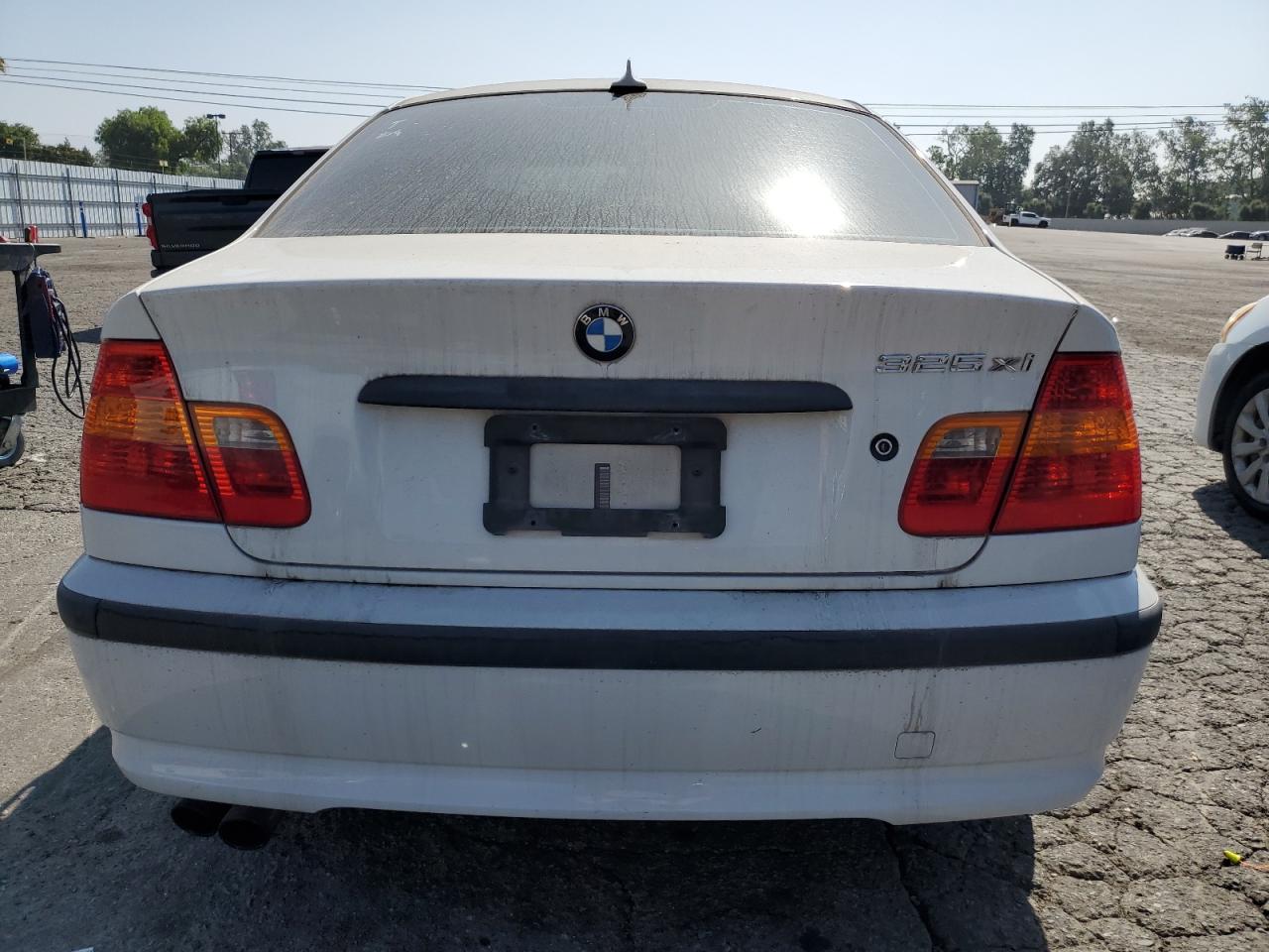 2005 BMW 325 Xi VIN: WBAEU33415PR18586 Lot: 55033504