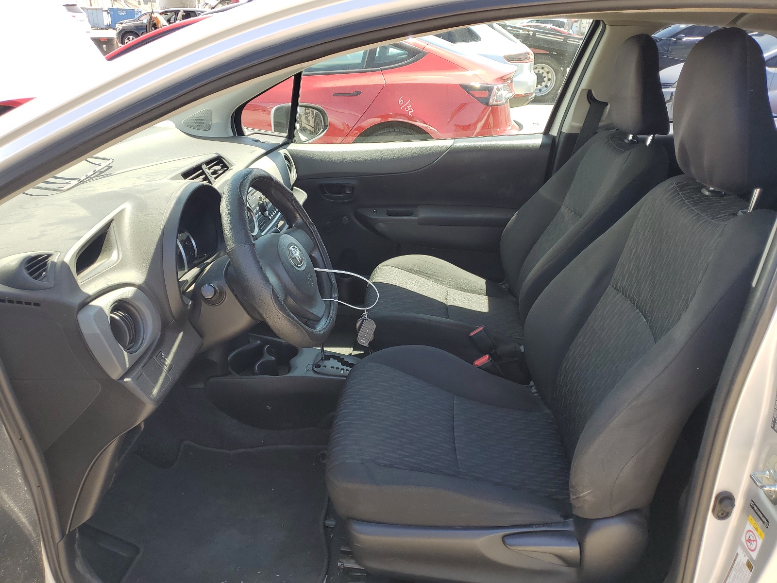 VNKJTUD30EA009975 2014 Toyota Yaris