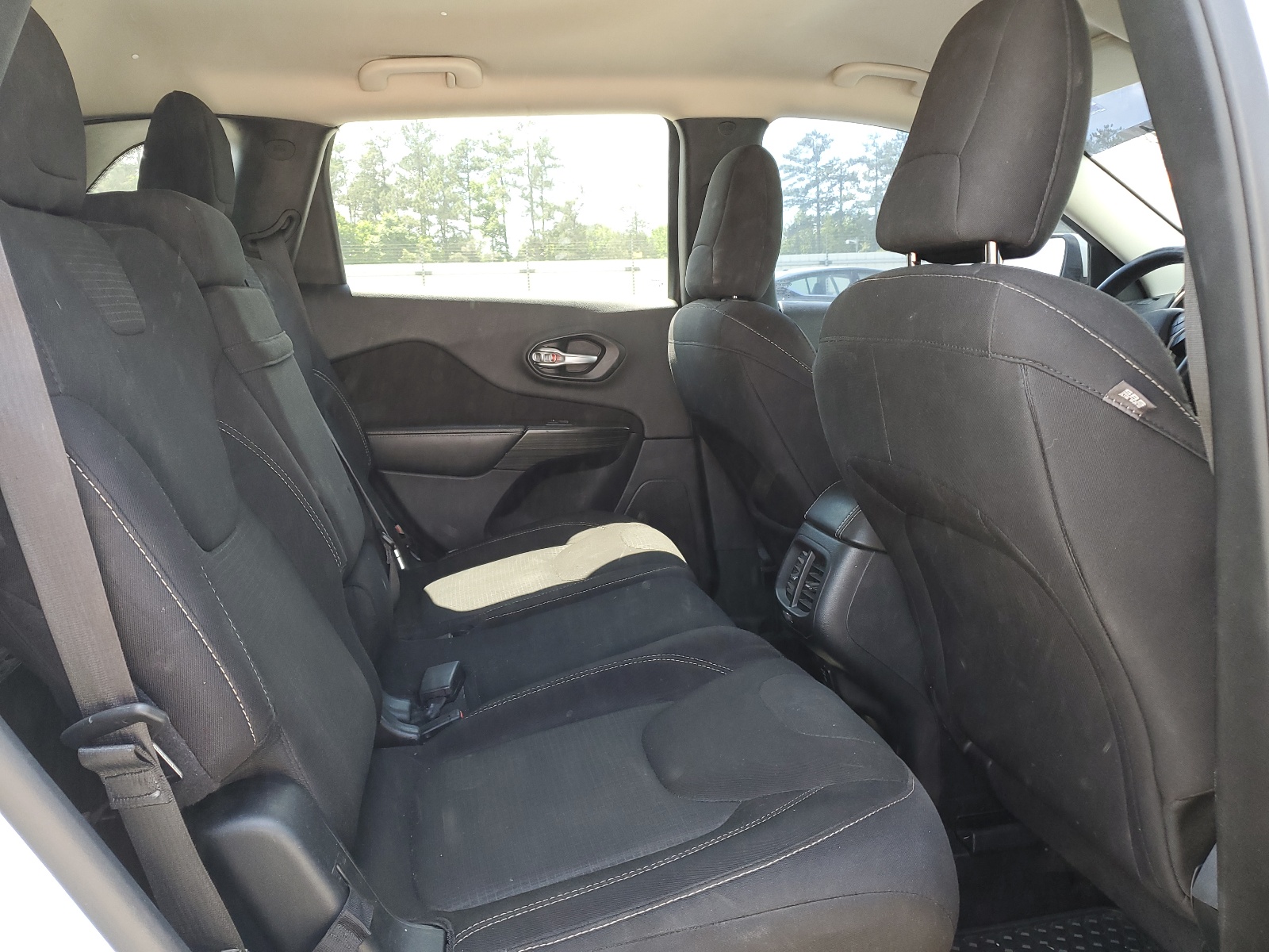 1C4PJMCS8GW267880 2016 Jeep Cherokee Latitude