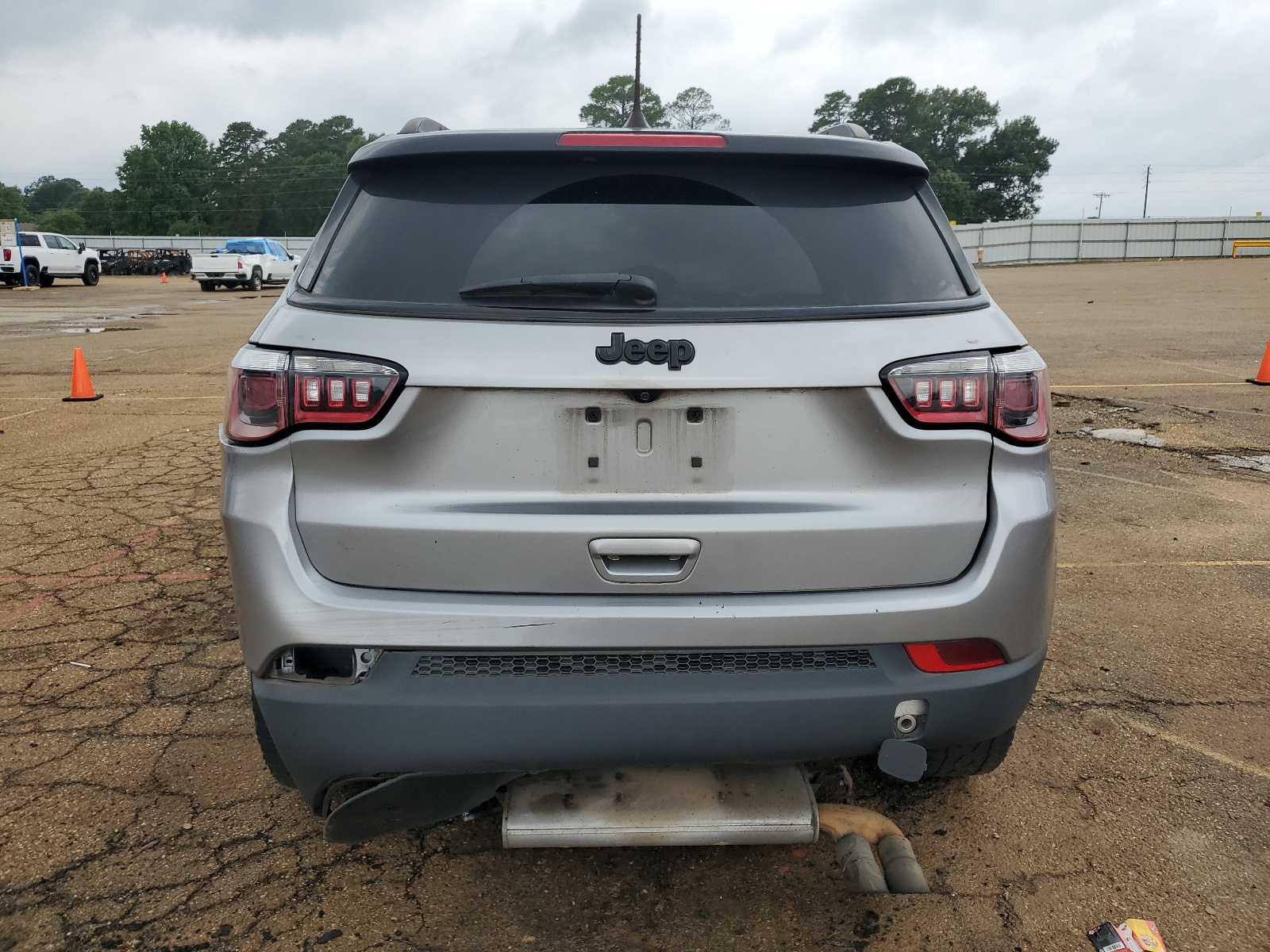 3C4NJCBB3JT438373 2018 Jeep Compass Latitude