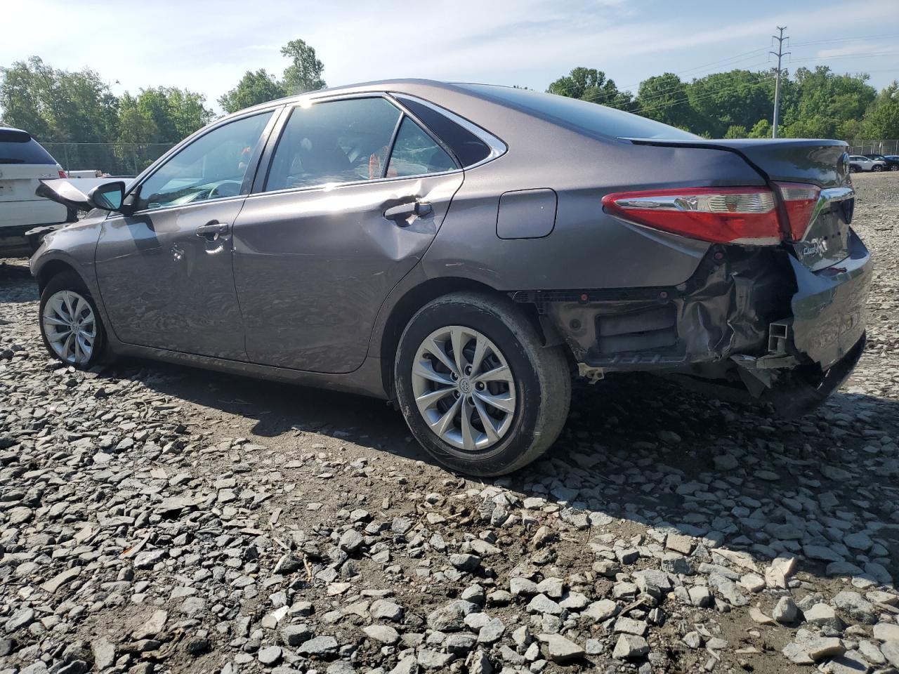 4T1BF1FK3HU803701 2017 TOYOTA CAMRY - Image 2