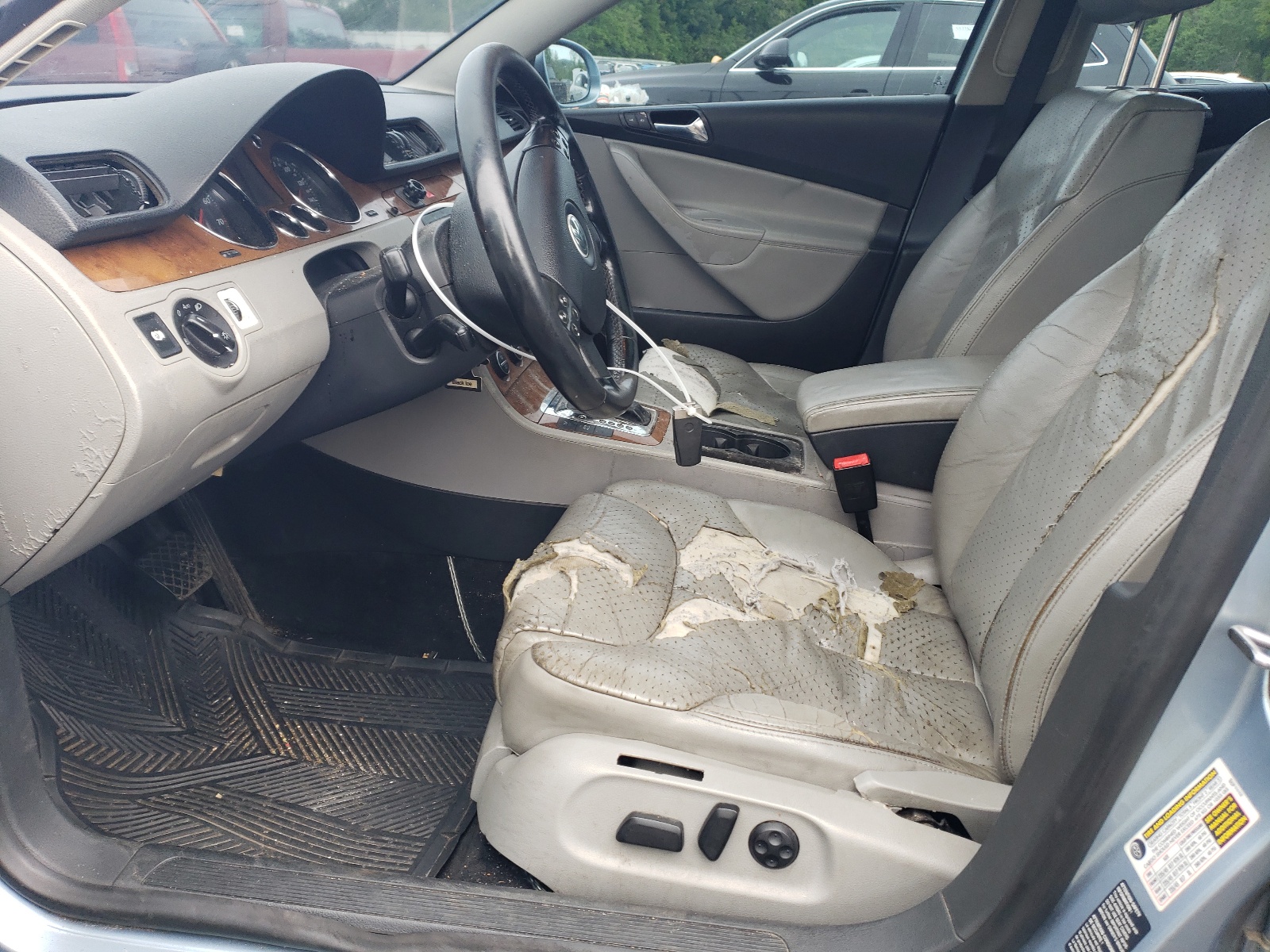 WVWVU73C47E002503 2007 Volkswagen Passat 3.6L 4Motion Wagon Luxury