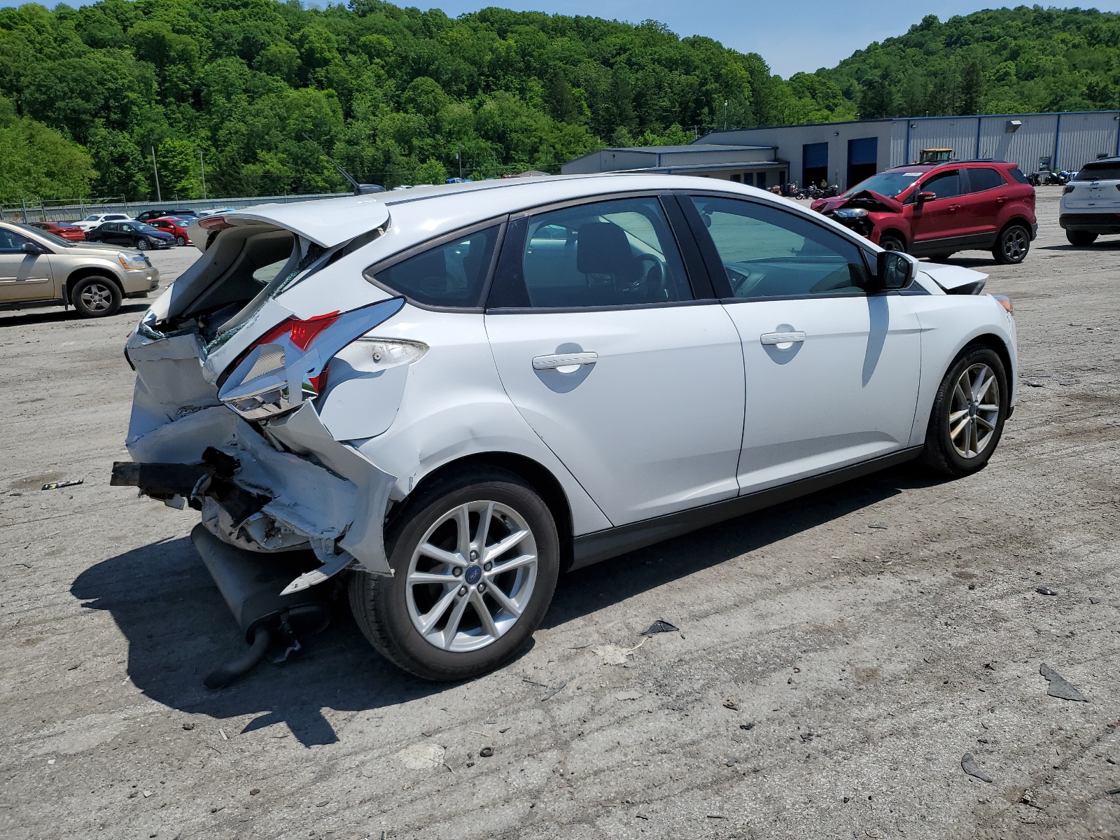 2018 Ford Focus Se vin: 1FADP3K23JL257723