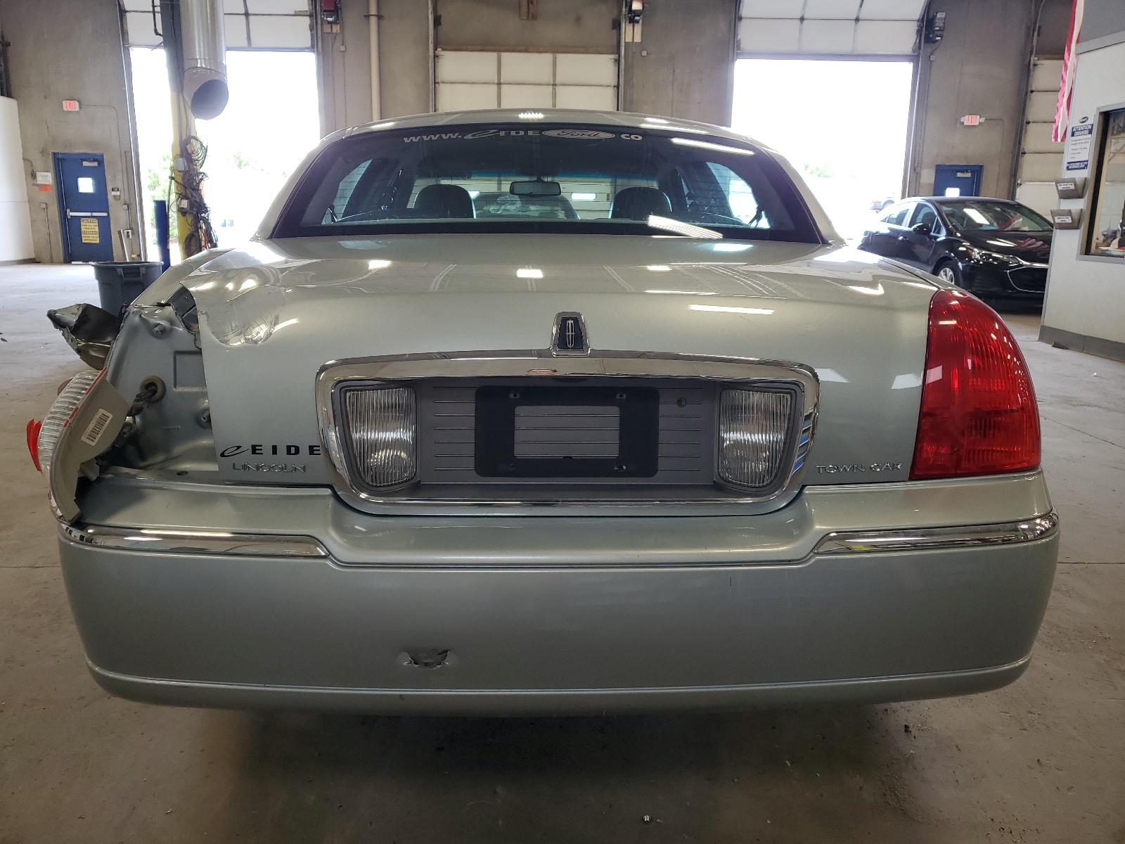 1LNHM81W17Y637981 2007 Lincoln Town Car Signature