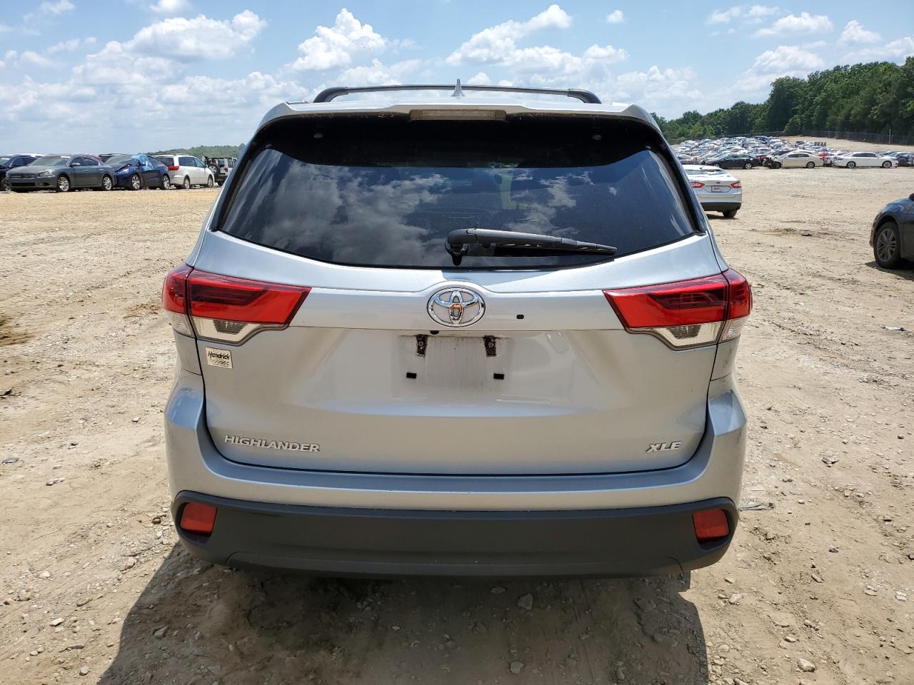 5TDKZRFH6KS369705 2019 Toyota Highlander Se