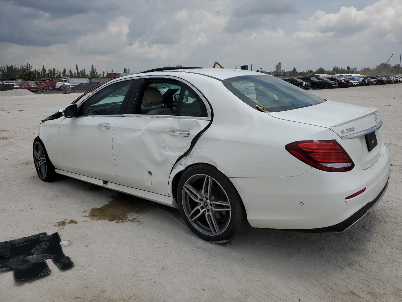 WDDZF4JB1KA573182 2019 MERCEDES-BENZ E CLASS - Image 2