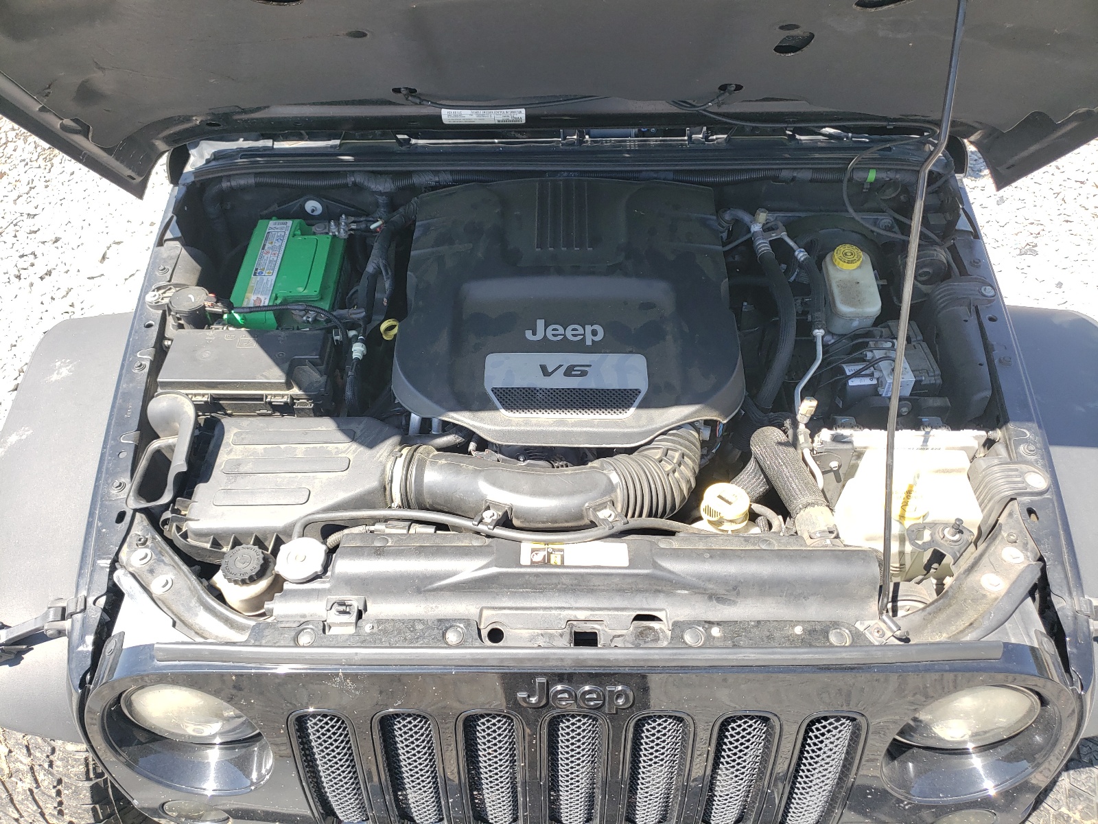 1C4HJWEG7FL663856 2015 Jeep Wrangler Unlimited Sahara