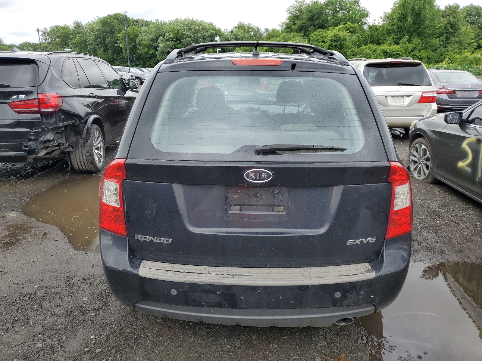 KNAFG526577086313 2007 Kia Rondo Lx