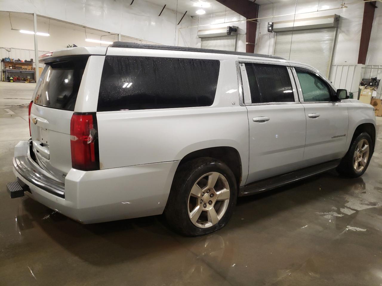 VIN 1GNSKHKC0GR106745 2016 CHEVROLET SUBURBAN no.3