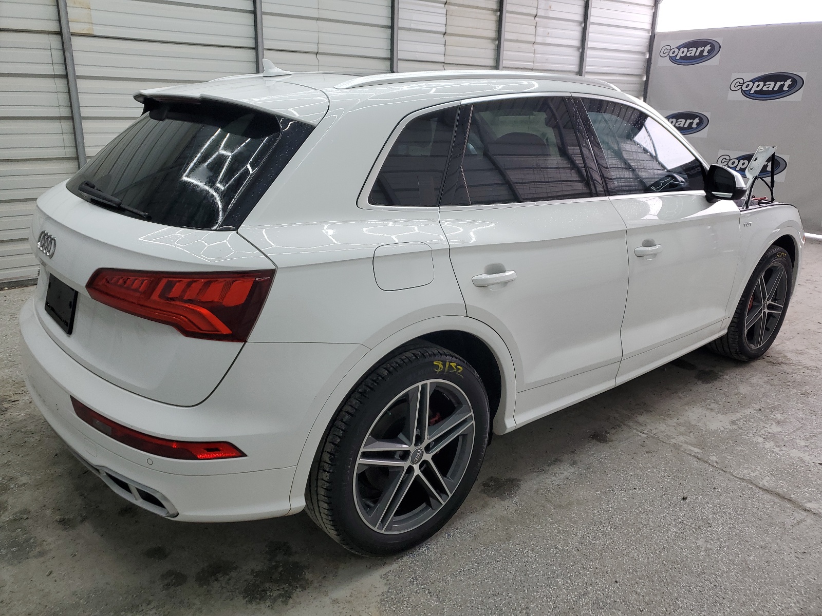 WA1A4AFY9J2033767 2018 Audi Sq5 Premium Plus