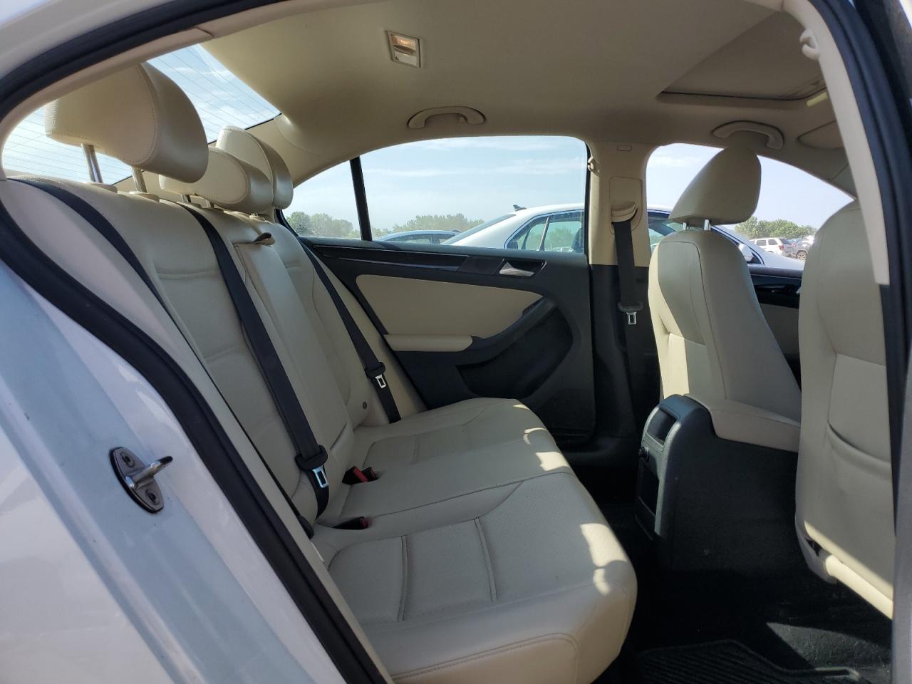 2017 Volkswagen Jetta - Image 10