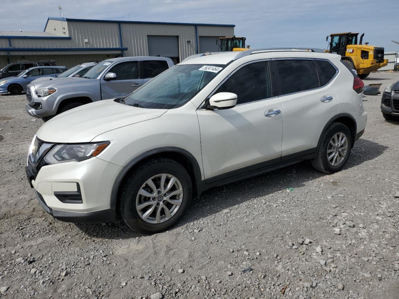 KNMAT2MT8HP606001 2017 NISSAN ROGUE - Image 1