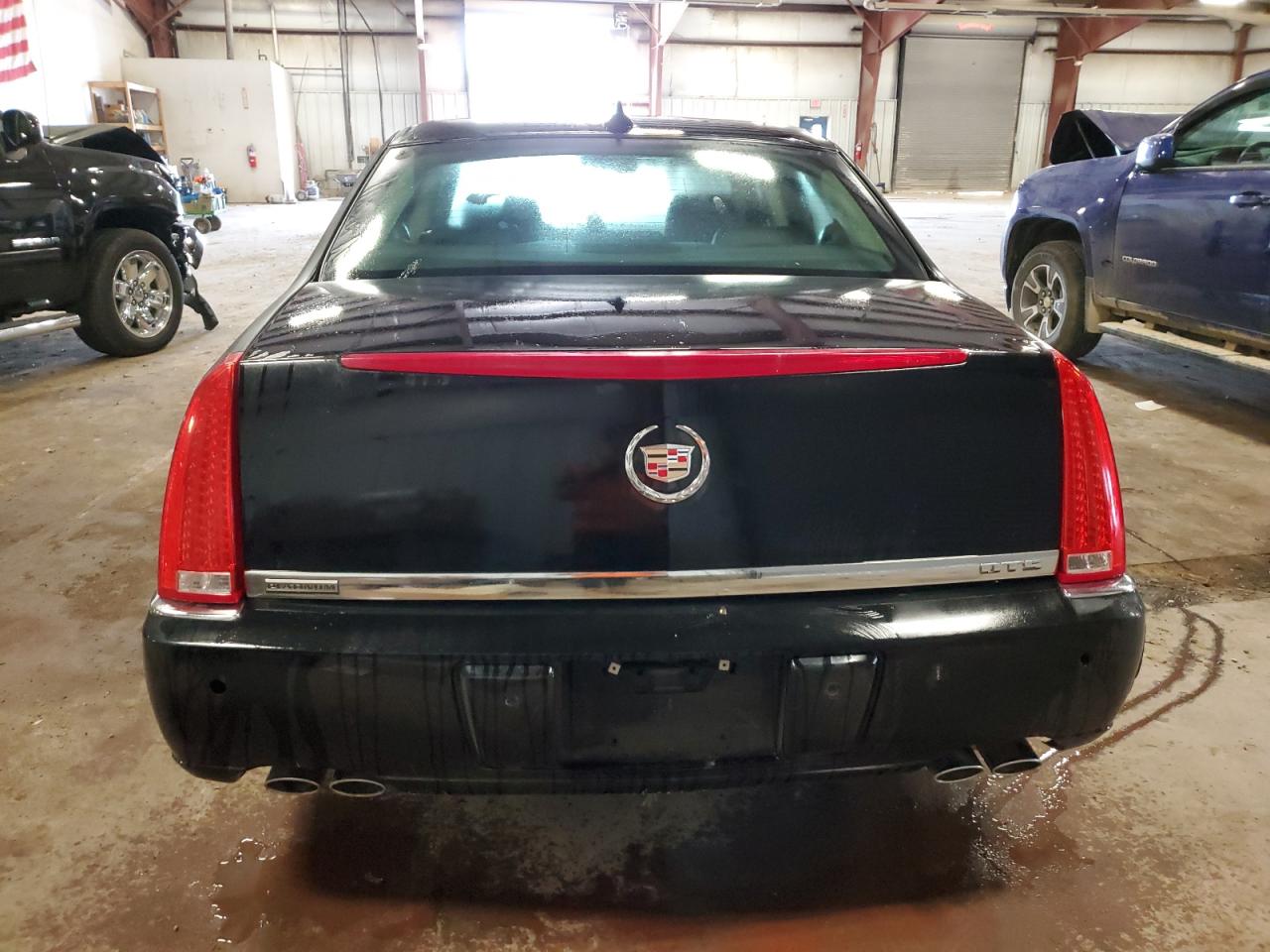 1G6KP5ES8BU140761 2011 Cadillac Dts Platinum