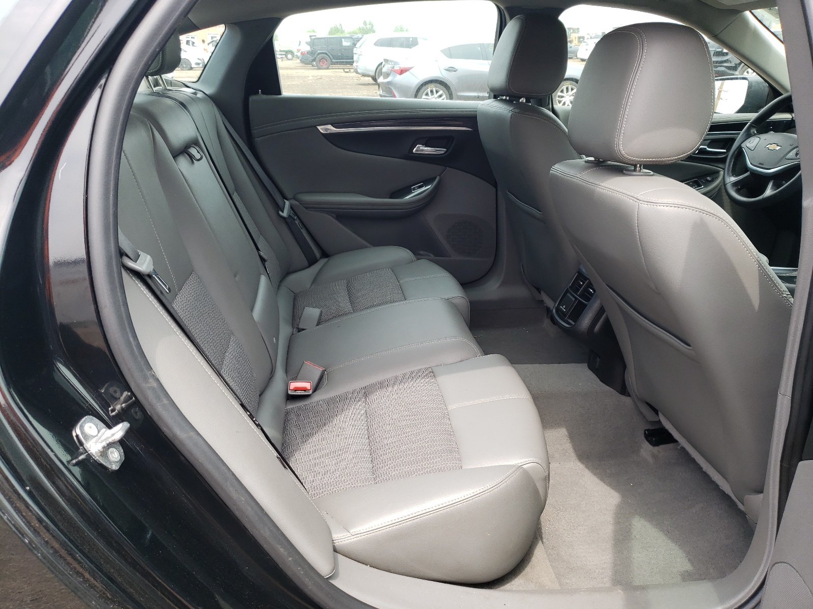 2G1105S32J9115613 2018 Chevrolet Impala Lt