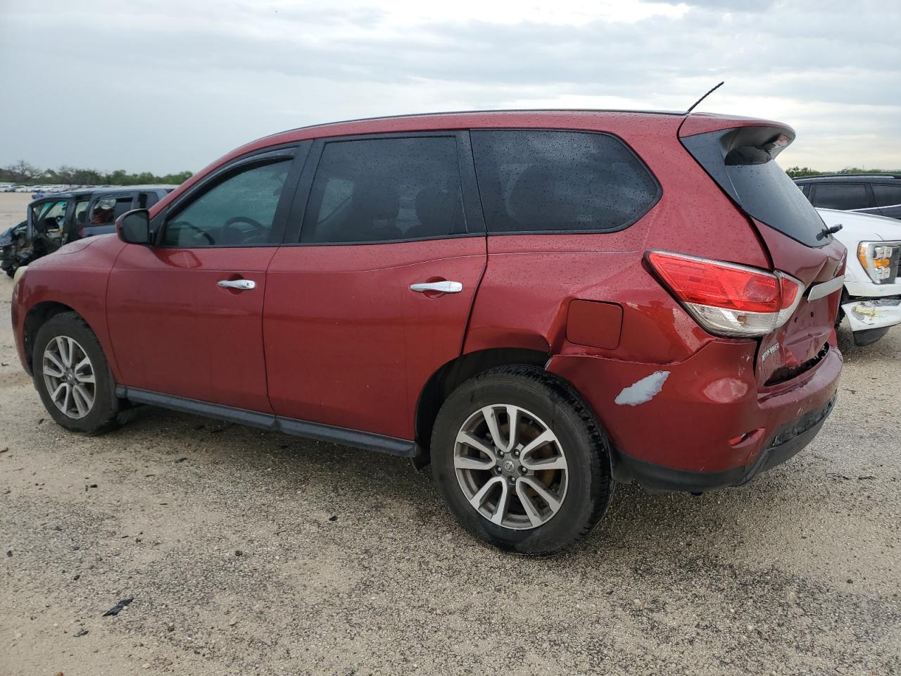 2014 Nissan Pathfinder - Image 2