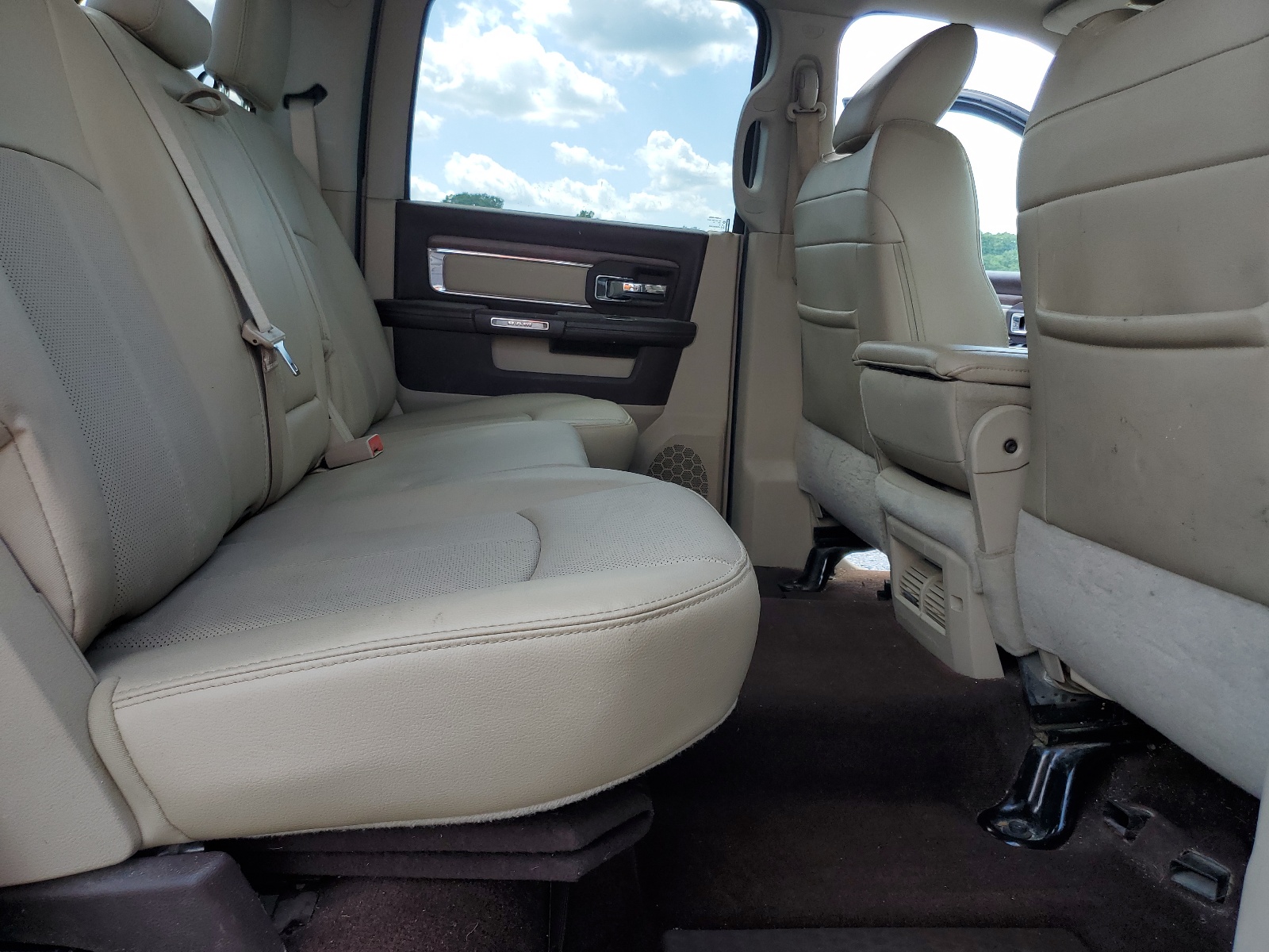 1C6RR7NM6HS872160 2017 Ram 1500 Laramie