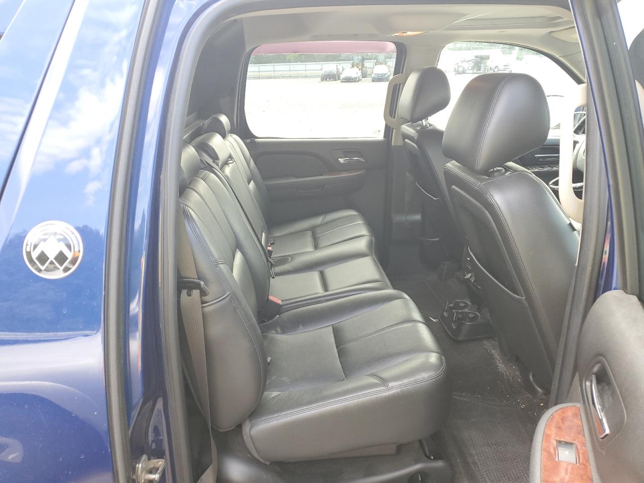 2013 Chevrolet Avalanche - Image 11