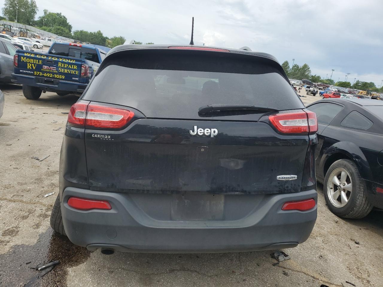 2018 Jeep Cherokee Latitude VIN: 1C4PJLCB0JD615815 Lot: 56012114