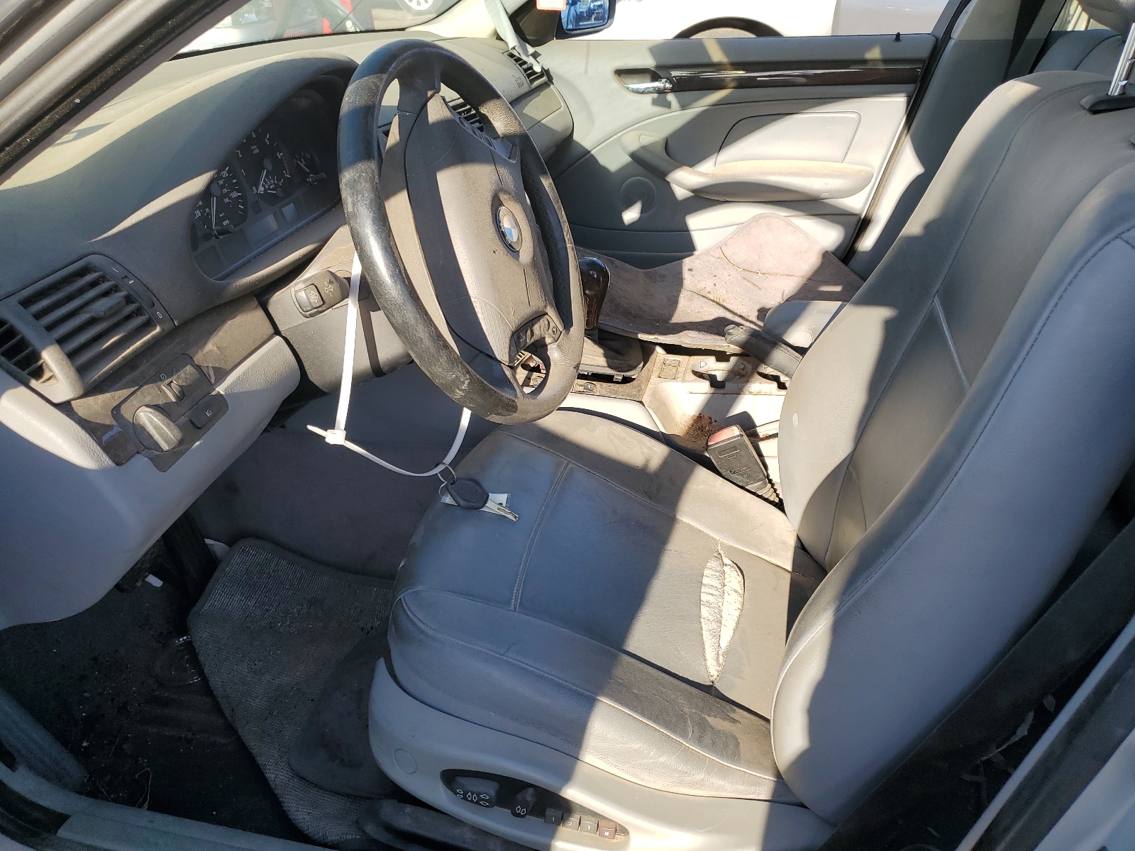 WBAEU33432PF71843 2002 BMW 325 Xi